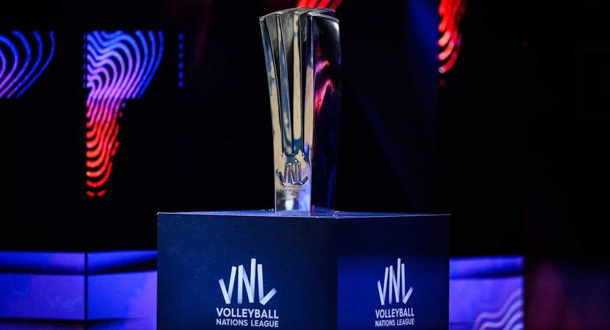 Troféu de campeão da VNL Masculina (Foto: divulgação FIVB)