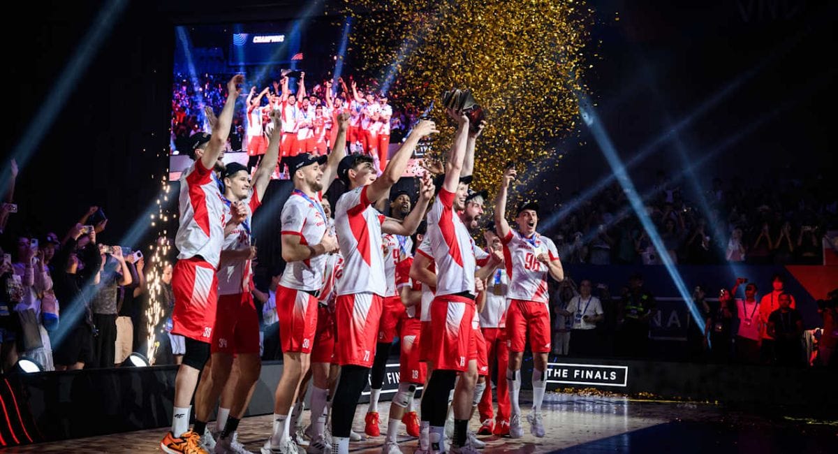 Polônia comemora o título da VNL 2025 (Foto: divulgação FIVB)