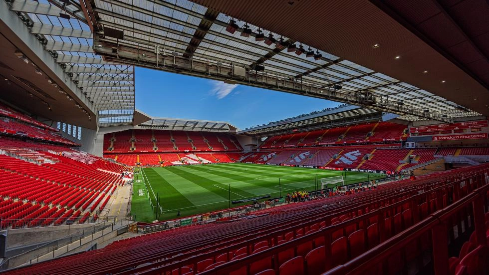 Anfield recebe o jogo de abertura do Campeonato Inglês