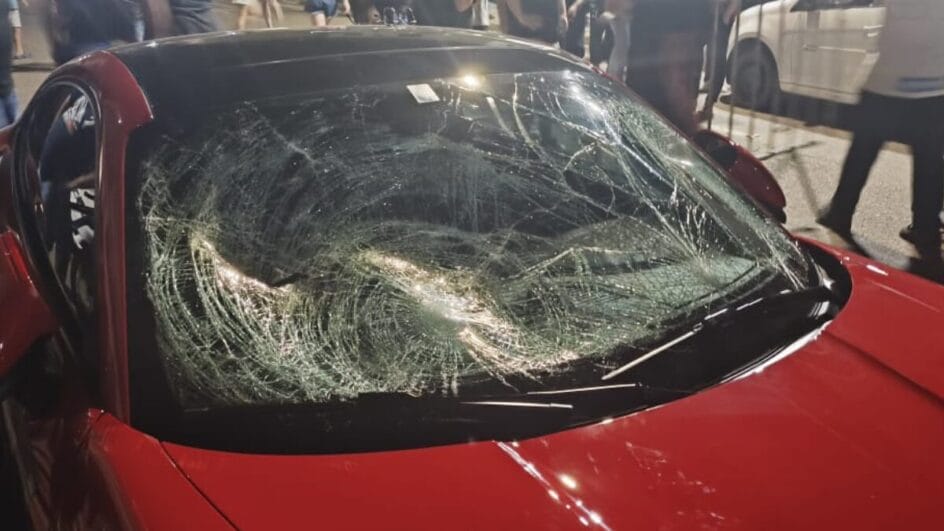 acidente carro de luxo