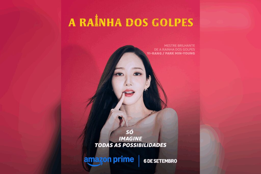 Mulher de vestido preto diante de fundo vermelho com o dedo próximo à boca