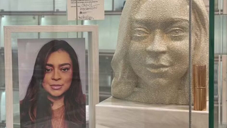 Parte das cinzas foi utilizada para criar o busto (Foto: Reprodução)
