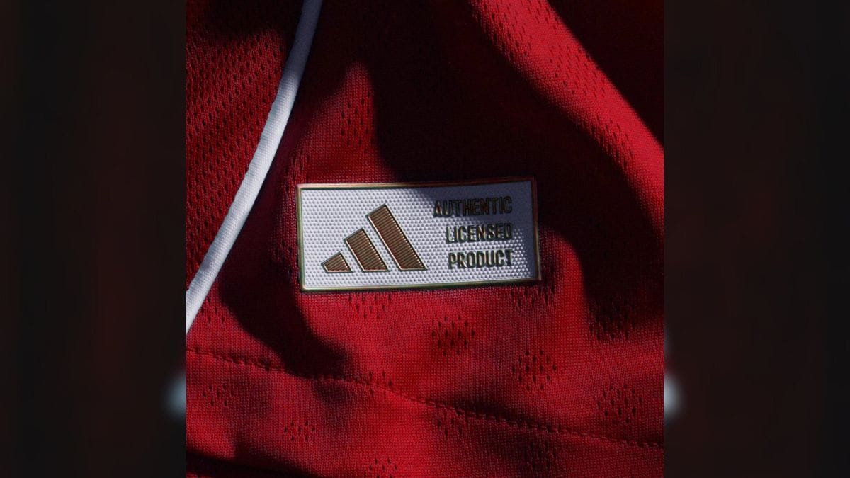 Novas camisas do Liverpool (Foto: divulgação LFC)