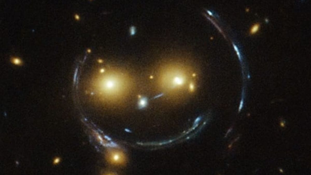 NASA publica imagem do universo sorrindo