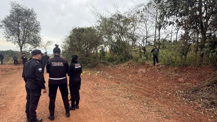 A análise inicial indicou que a morte ocorreu poucas horas antes do achado (Foto Policía de Misiones)