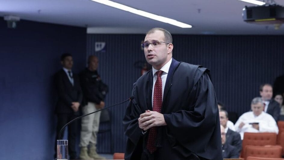 Advogado Andrew Fernandes Farias, defensor do general Paulo Sérgio Nogueira, ex-ministro da Defesa de Bolsonaro, fez referências ao longo da manifestação (foto: Rosinei Coutinho, STF)