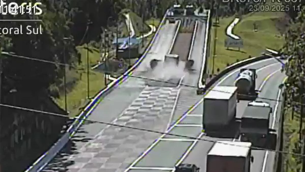 Caminhão na área de escape da BR-376 em Guaratuba