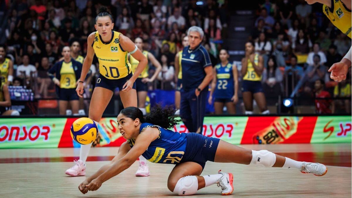 Líbero Marcelle salvando bola no Mundial de Vôlei Feminino 2025