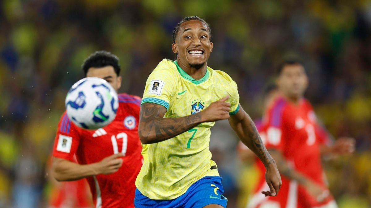 João Pedro correu muito, mas produziu pouco contra o Chile, no Maracanã (Foto: @rafaelribeirorio, CBF)