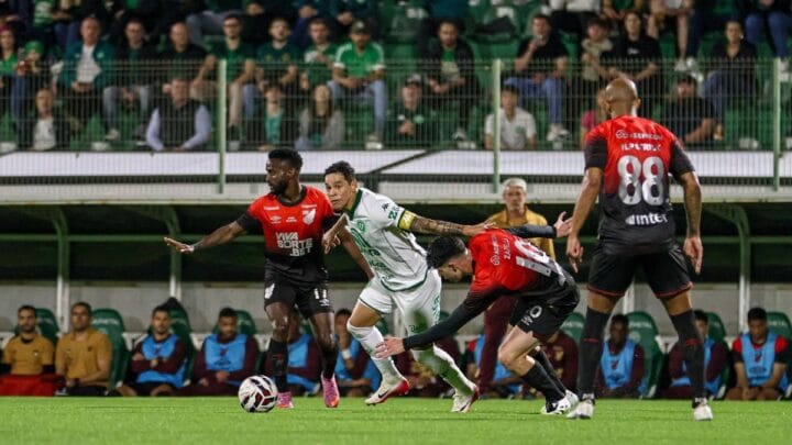 Chapecoense perde para o Athletico (Foto: Chapecoense, Divulgação)