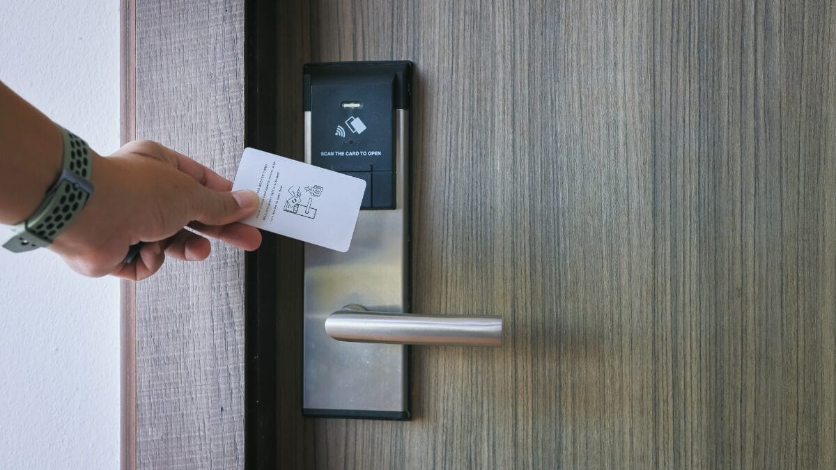 Check-in digital, limpeza obrigatória e diária reduzida entenda as novas regras para hotéis