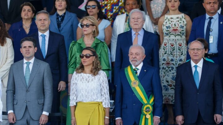 Com Brasil soberano como tema, Lula participa de desfile de 7 de Setembro em Brasília