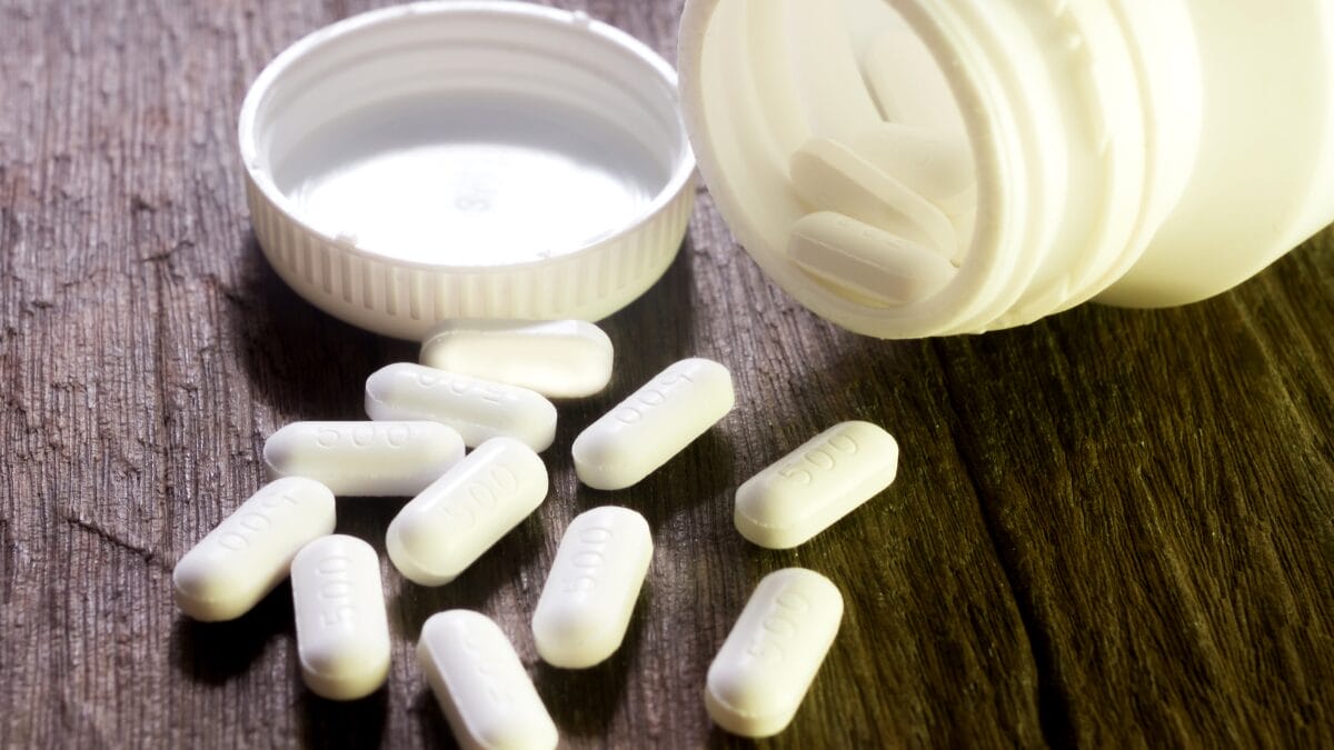 Governo dos EUA vai anunciar ligação entre paracetamol na gravidez e autismo