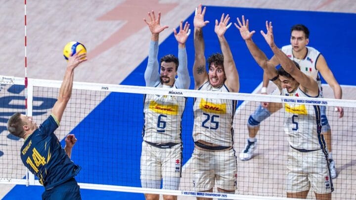 Itália e Ucrânia se enfrentando pela fase de grupos do Mundial