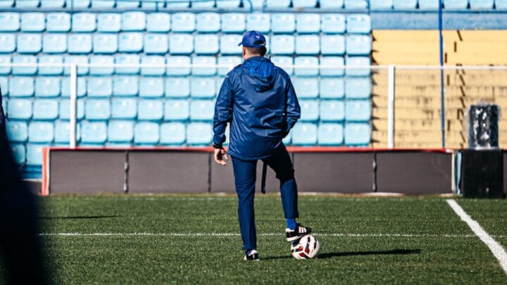 Técnico Jair Ventura comanda o Avaí na Série desde a primeira rodada da competição. Time é o 11º colocado atualmente (Foto: Leandro Boeira, AFC)