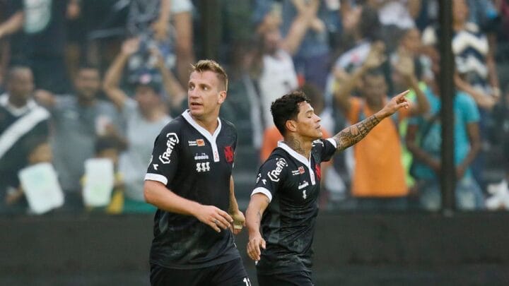 Máxi López com a camisa do Vasco (Foto: Rafael Ribeiro, Vasco)