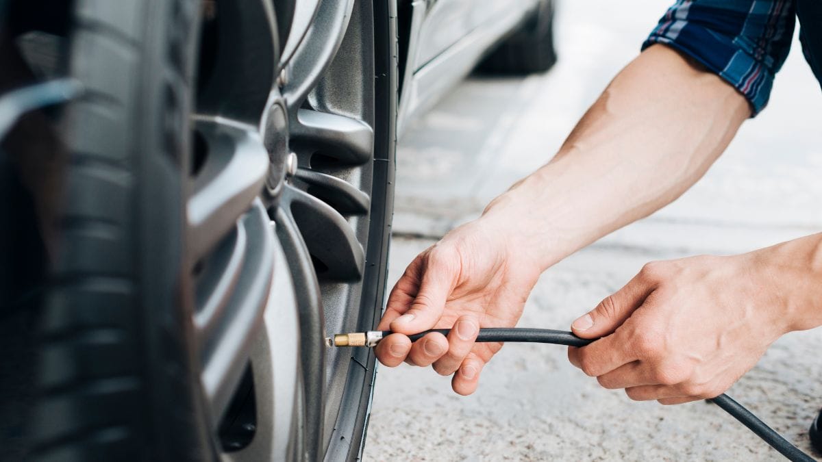 Calibragem adequada dos pneus garante economia e segurança aos motoristas. Foto: banco de imagens