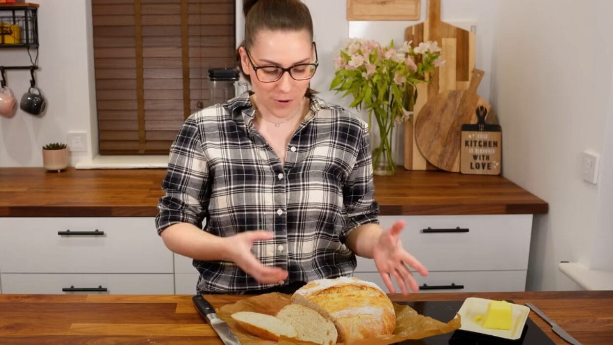 Pão fácil e barato leva só 4 ingredientes e fica delicioso