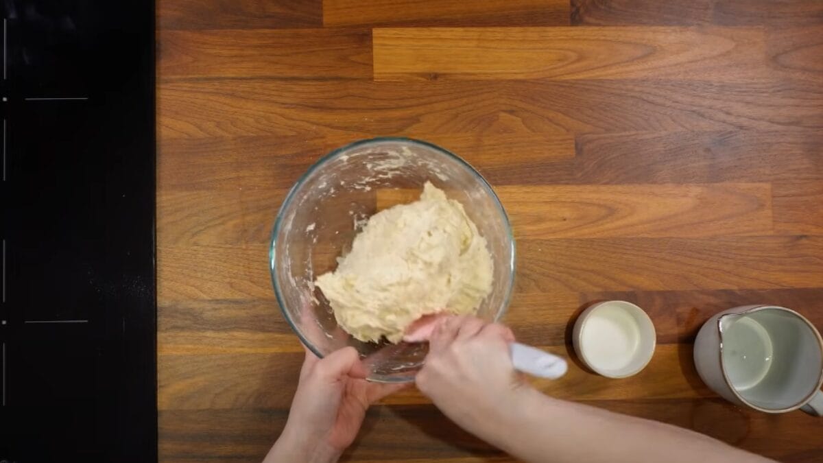 Pão fácil e barato leva só 4 ingredientes e fica delicioso