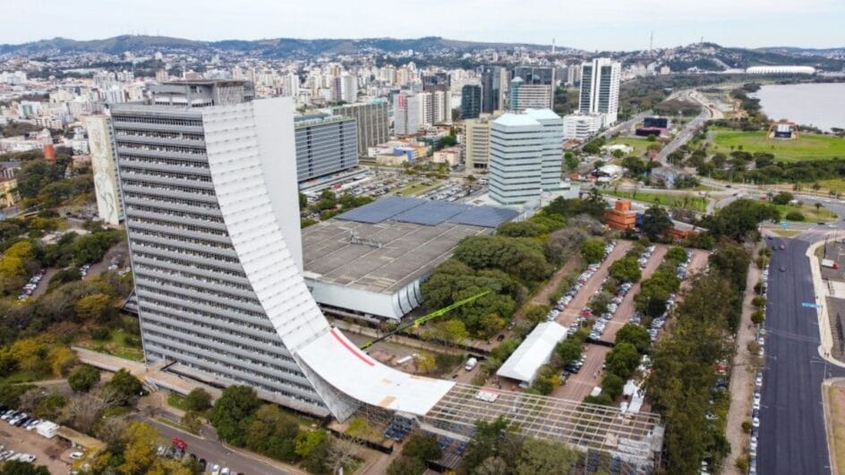 Megarrampa de skate no prédio em Porto Alegre (Foto: João Pedro Rodrigues, Secom RS)