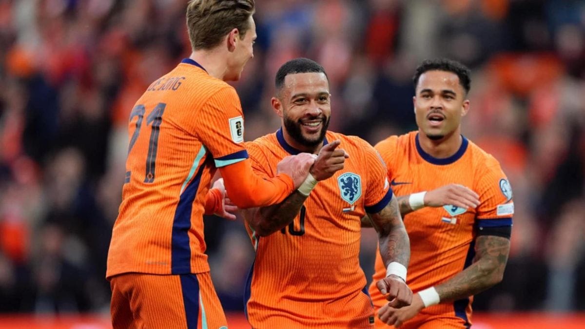 Memphis Depay joga na Holanda contra a Polônia