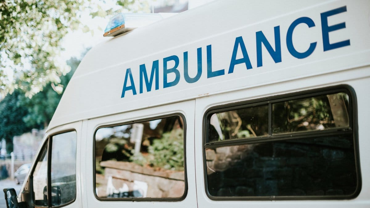 Uma funcionária usa o que aprendeu no ensino médio para salvar a vida de um médico. (Foto: banco de imagens)
