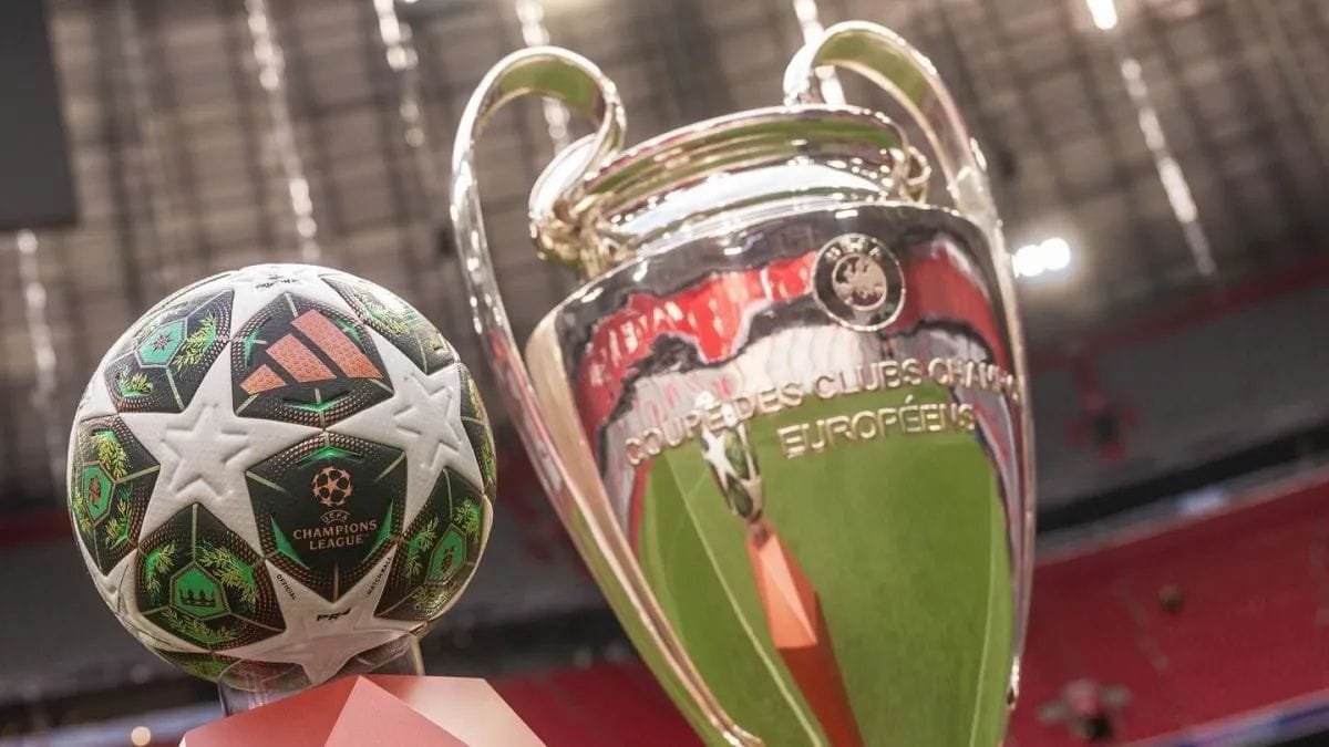 Bola e troféu da Liga dos Campeões da UEFA (Foto: divulgação Adidas)