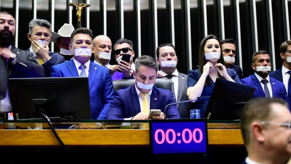 oposicao-ocupa-mesas-do-Congresso-3