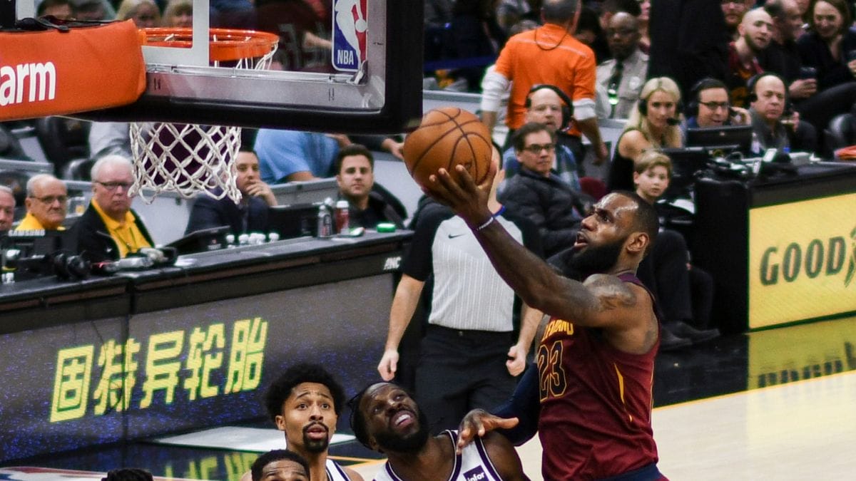 LeBron James pelos Cavs (Foto: Erik Drost, Wikimedia Commons, banco de imagens)
