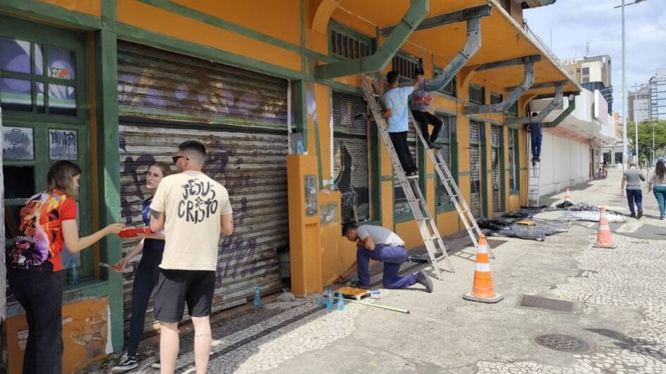 Ação de combate à pichação em Joinville (SC) recebe elogio de Luciano Hang, dono da Havan