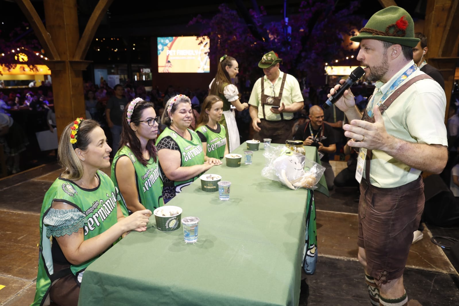 Alem&atilde;o raiz vence concurso do rollmops na Oktoberfest Blumenau e d&aacute; dicas para vencer (10)