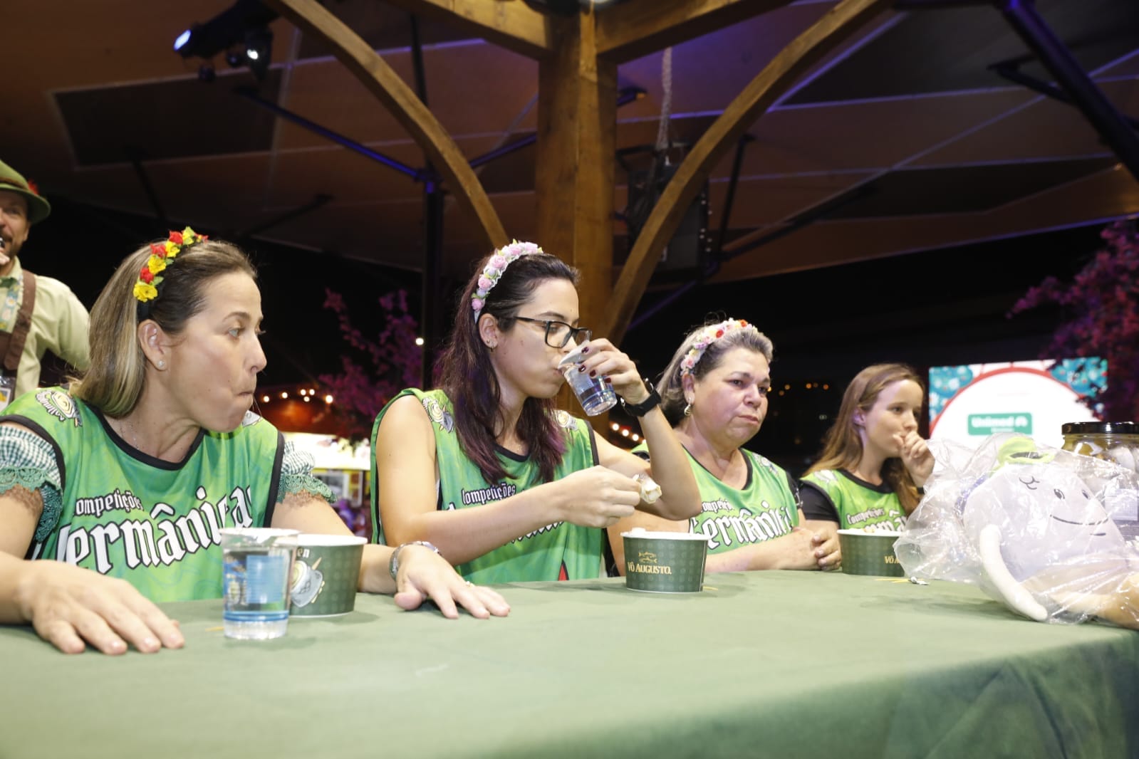 Alem&atilde;o raiz vence concurso do rollmops na Oktoberfest Blumenau e d&aacute; dicas para vencer (11)