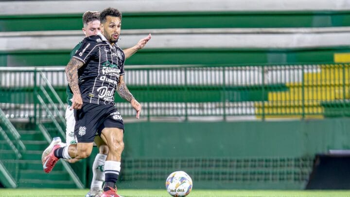 Wellington Nem foi titular em Chapecó, mas fez mais uma partida abaixo do esperado na temporada 2025 (Foto: Patrick Floriani, FFC)