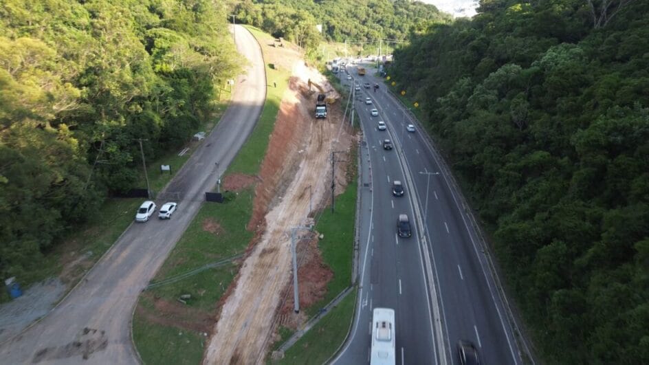 Como vai funcionar terceira faixa da SC-401 exclusiva para ônibus e veículos pesados