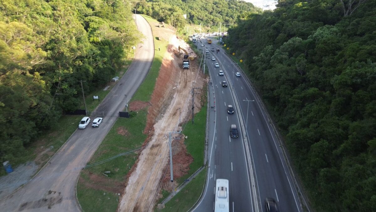 Como vai funcionar terceira faixa da SC-401 exclusiva para ônibus e veículos pesados