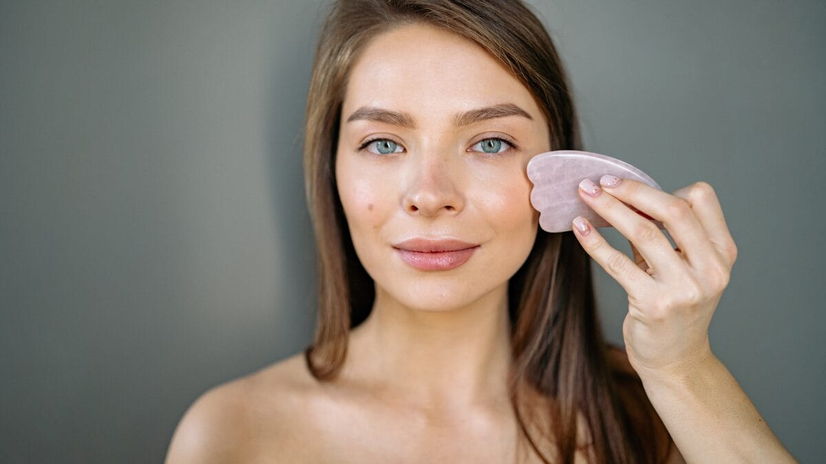 Conheça a técnica Gua Sha e seus potenciais benefícios para a pele e a saúde
