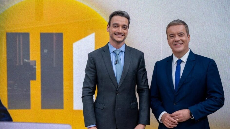 Kovalick faz gesto simbólico ao passar o bastão do Hora Um para Tiago Scheuer