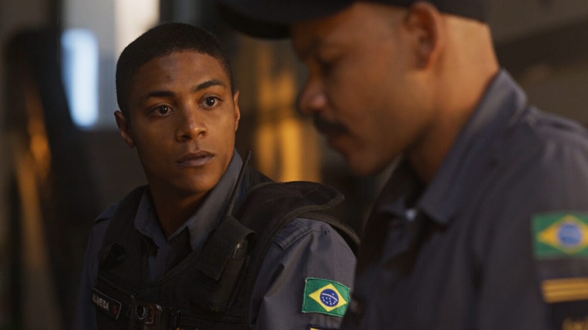 Leo e Samuel discutem em Dona de Mim