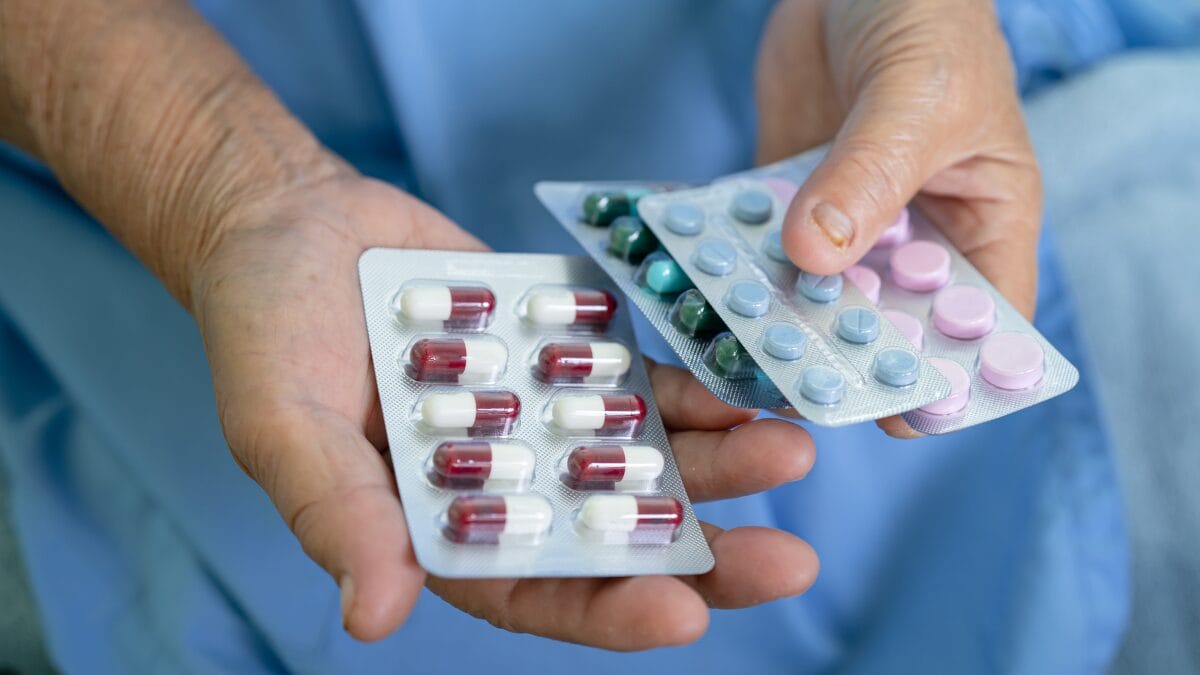 Medicamentos famosos no Brasil podem elevar risco de demência em 33%, diz estudo