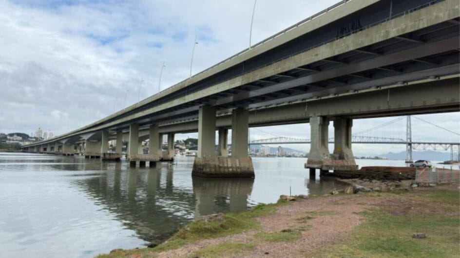 O que está por trás do apagão parcial da iluminação da ponte Pedro Ivo em Florianópolis