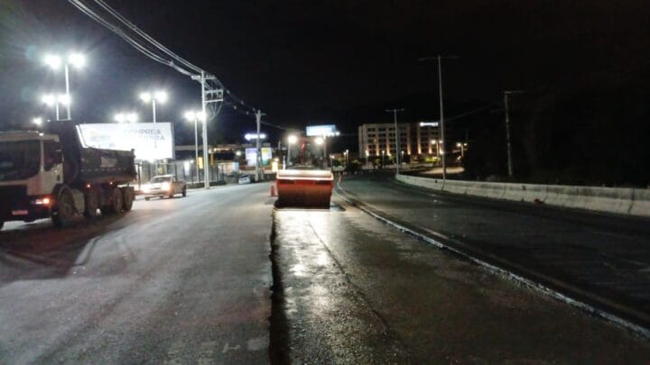 Obras na SC-401 ocorrem à noite e devem continuar durante o verão (Foto: Divulgação)