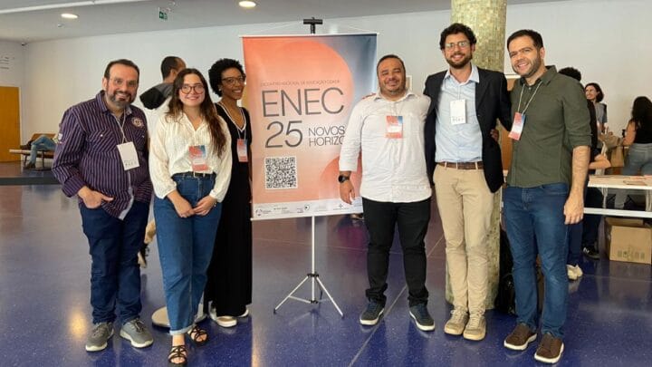 Daniel Pinheiro (à esquerda na imagem) participou de debates sobre novo programa do MEC voltado à democracia (Foto: Divulgação)