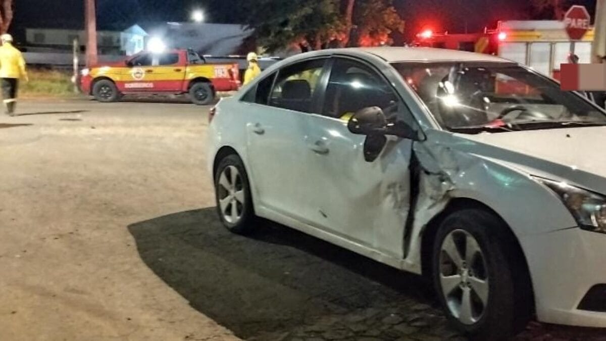 Um motociclista de 19 anos sofreu um traumatismo cranioencefálico após uma lesão grave na noite desta sexta-feira (10) na BR-282, em Xanxerê, no Oeste de Santa Catarina. (Foto: CBMSC/Reprodução)