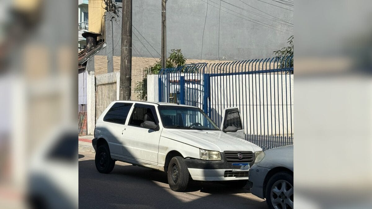 Veículo utilizado na fuga (Foto: PMSC, Divulgação)