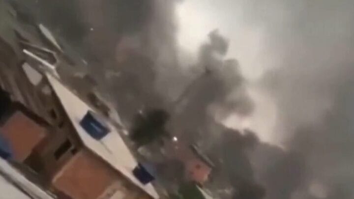 Barricadas foram feitas para bloquear vias na cidade (Foto: Redes sociais, Reprodução)