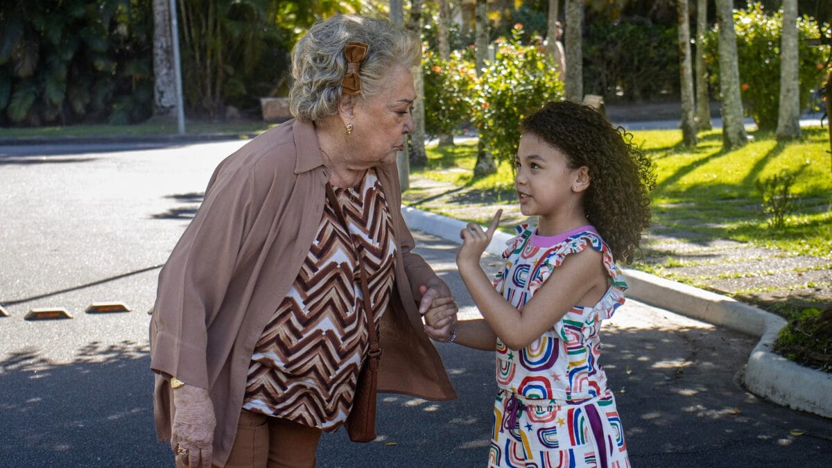 o que acontece com rosa e sofia em dona de mim 