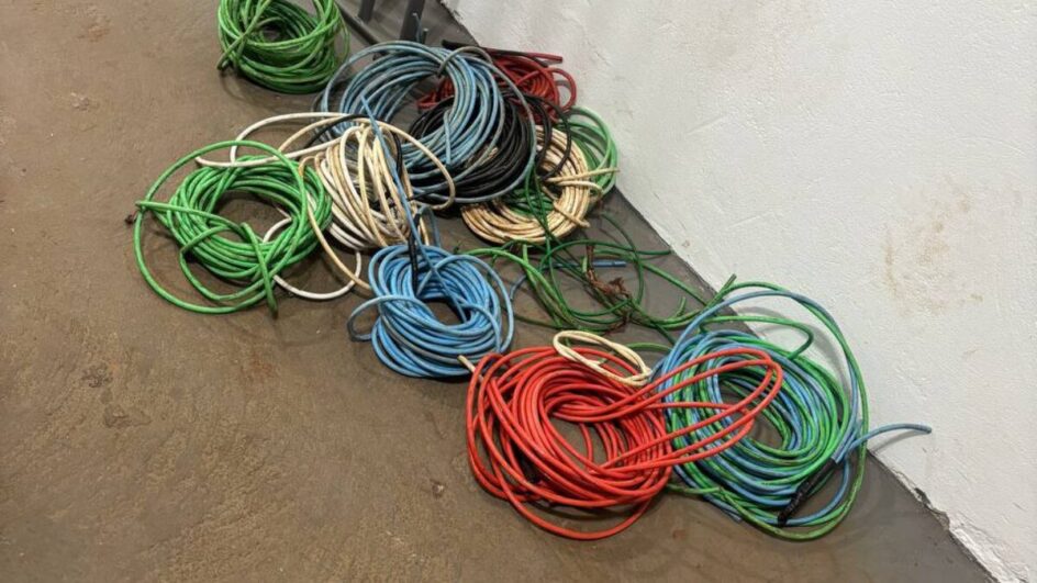 Ladrão é agredido por populares após furtar fios elétricos de praça pública em Chapecó