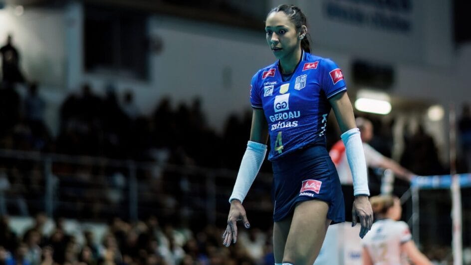 Amanda Marques, oposta do Minas