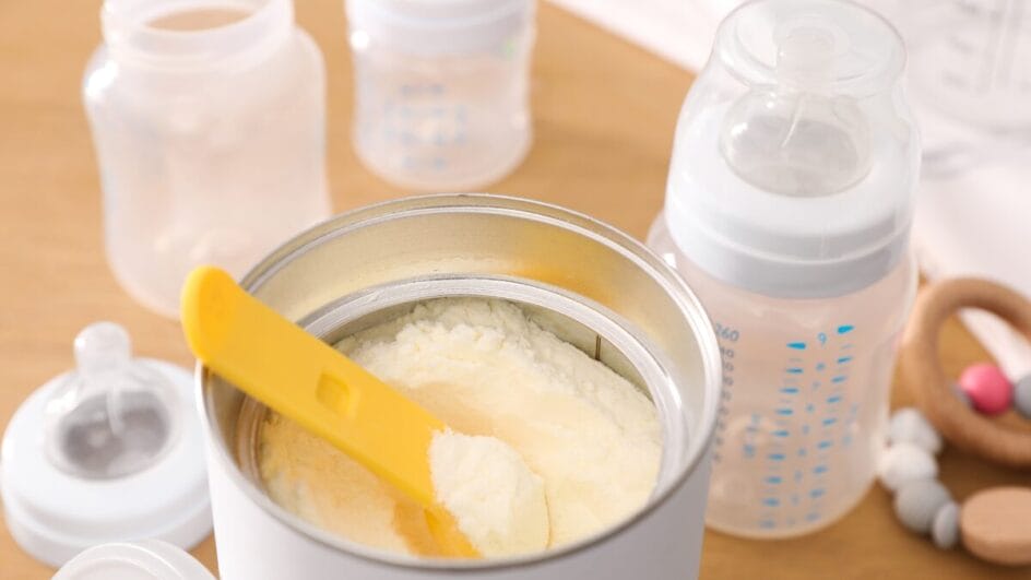 Anvisa proíbe fórmula infantil ligada a casos de botulismo nos EUA (Foto: Imagem Ilustrativa, Canva, Reprodução)