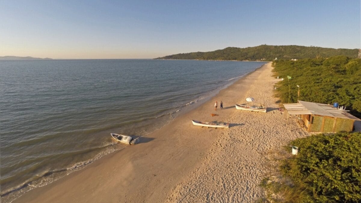 Praia da Daniela, em Florianópolis